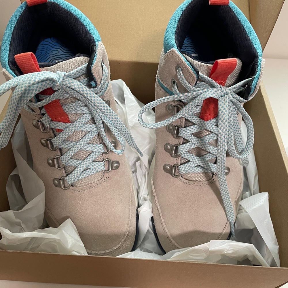 LL Bean Hiking Sneakers Size 8.5 New in Box
